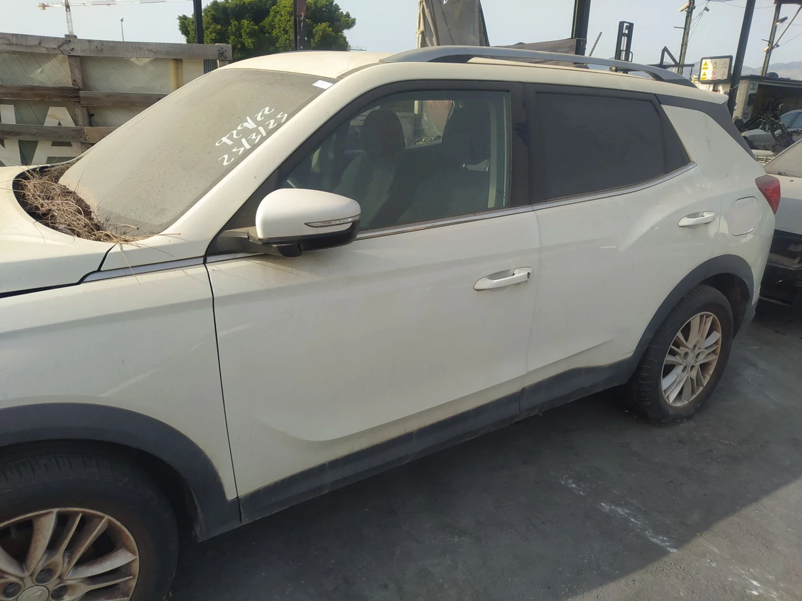 Foto de LUNA DELANTERA IZQUIERDA SSANGYONG KORANDO 1.6 Turbodiesel CAT (136 CV / 100 KW) referencia 43R00240