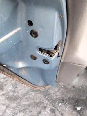 Foto de CERRADURA PUERTA TRASERA IZQUIERDA RENAULT LAGUNA II (BG0) 1.9 dCi Diesel CAT (101 CV / 74 KW) referencia 8200000658