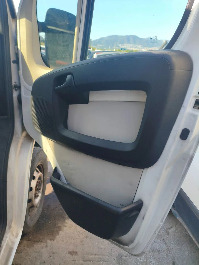 Foto de GUARNECIDO PUERTA DELANTERA DERECHA FIAT DUCATO 3 FURGÓN 33 2.2 JTD CAT (101 CV / 74 KW) referencia 0735477414