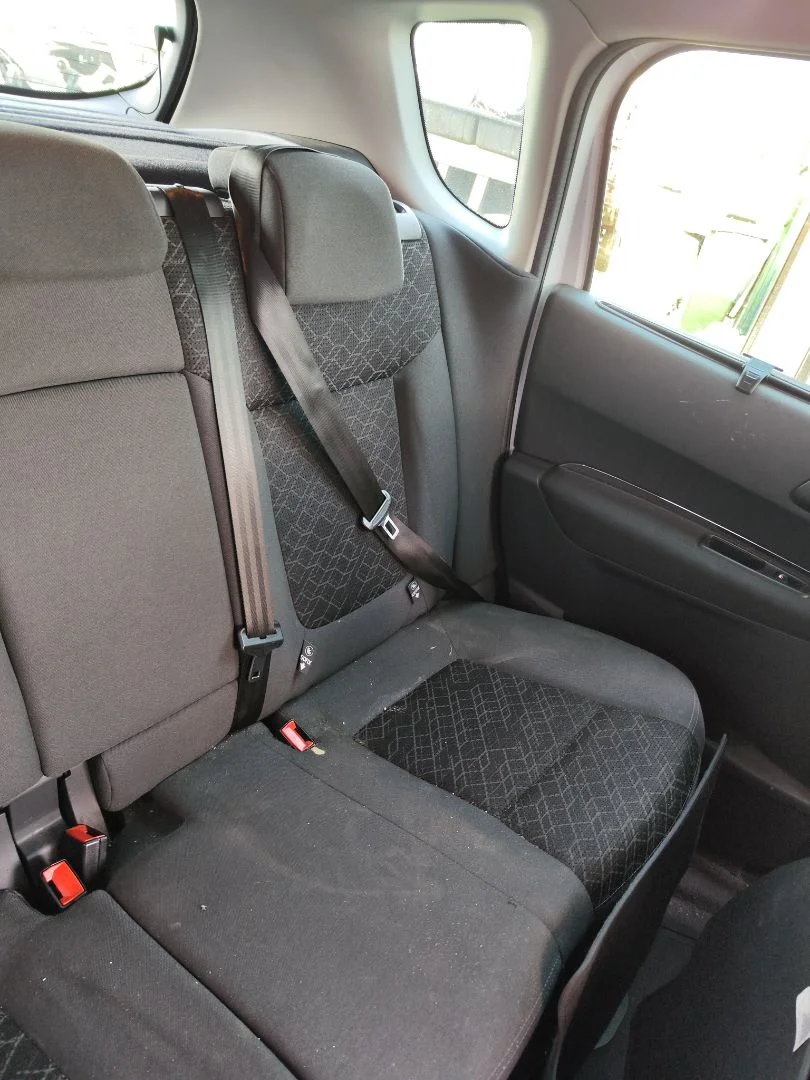 Foto de ASIENTOS TRASERO IZQUIERDO PEUGEOT 3008 1.6 Blue-HDI FAP (120 CV / 88 KW)