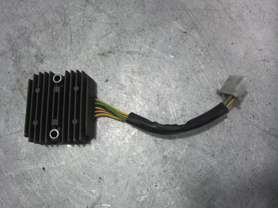 Foto de REGULADOR DE CORRIENTE HONDA FES /SH /SES /DYLAN /PS 125 referencia 434400500