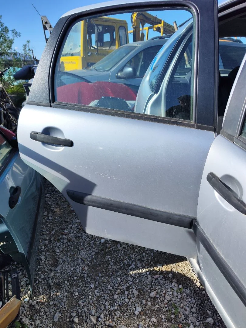 Foto de PUERTA TRASERA DERECHA CITROEN C3 1.4 (73 CV / 54 KW)