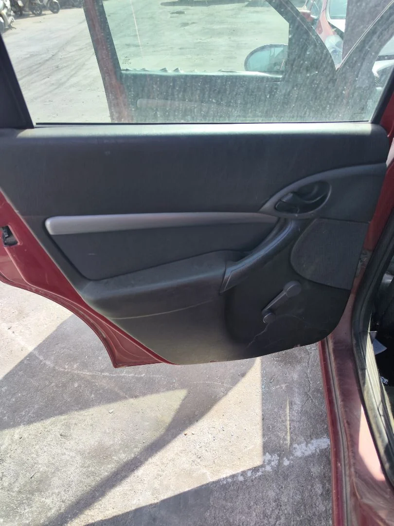 Foto de GUARNECIDO PUERTA TRASERA IZQUIERDA FORD FOCUS BERLINA (CAK) 1.6 16V CAT (101 CV / 74 KW)