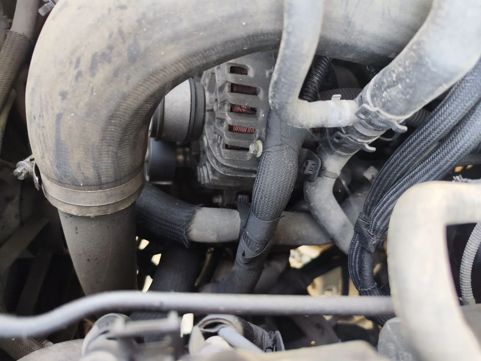 Foto de ALTERNADOR FORD TRANSIT CHASIS CABINA (TTG) 2.0 TDCi CAT (170 CV / 125 KW)