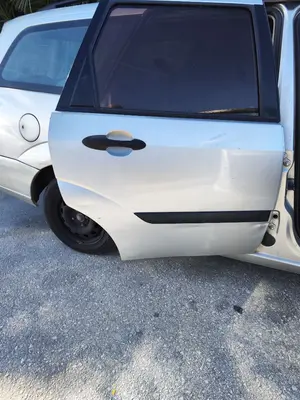 Foto de PUERTA TRASERA DERECHA FORD FOCUS FAMILIAR (CAK) 1.8 16V CAT (116 CV / 85 KW) referencia 1430148