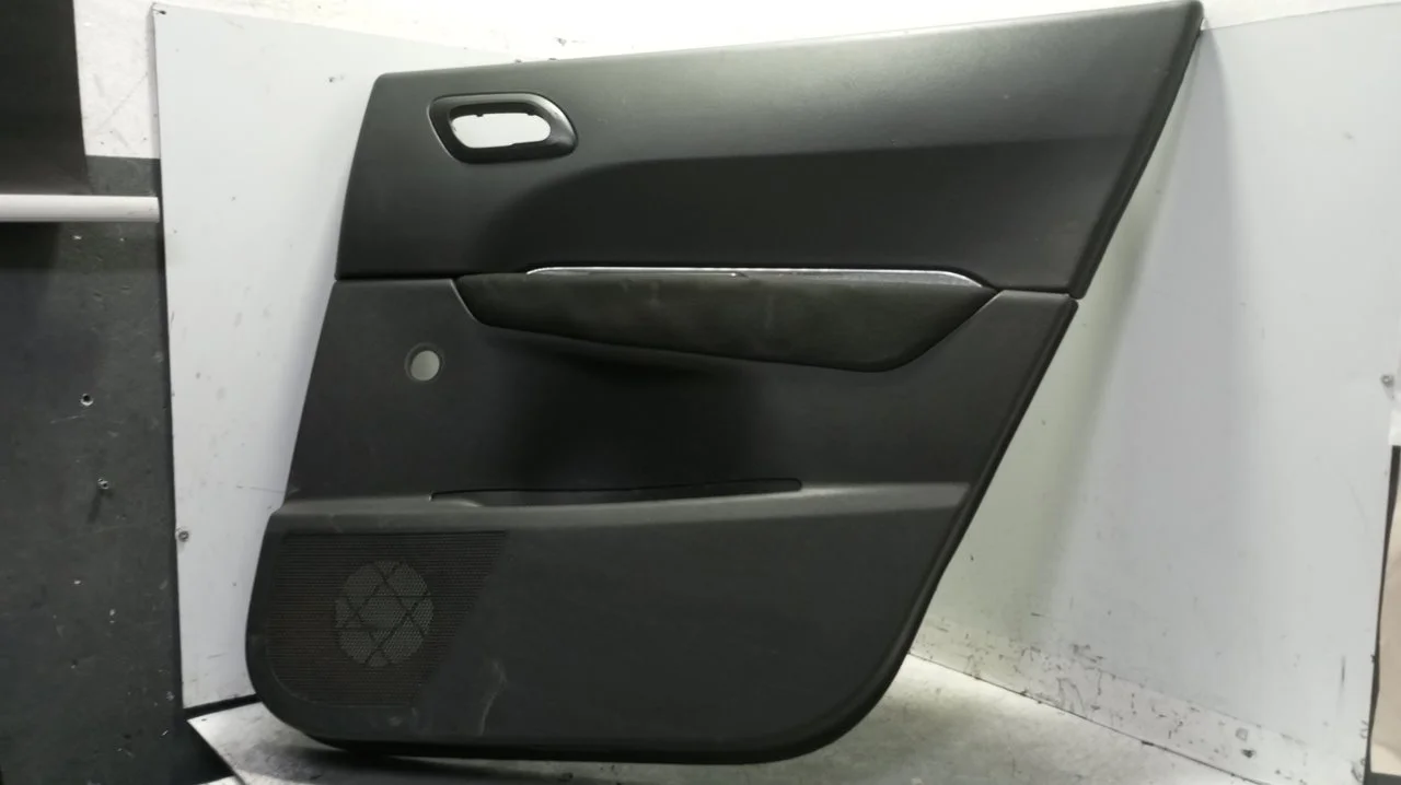 Foto de GUARNECIDO PUERTA TRASERA DERECHA PEUGEOT 5008 1.6 HDi FAP (112 CV / 82 KW) referencia 98003845ZE
