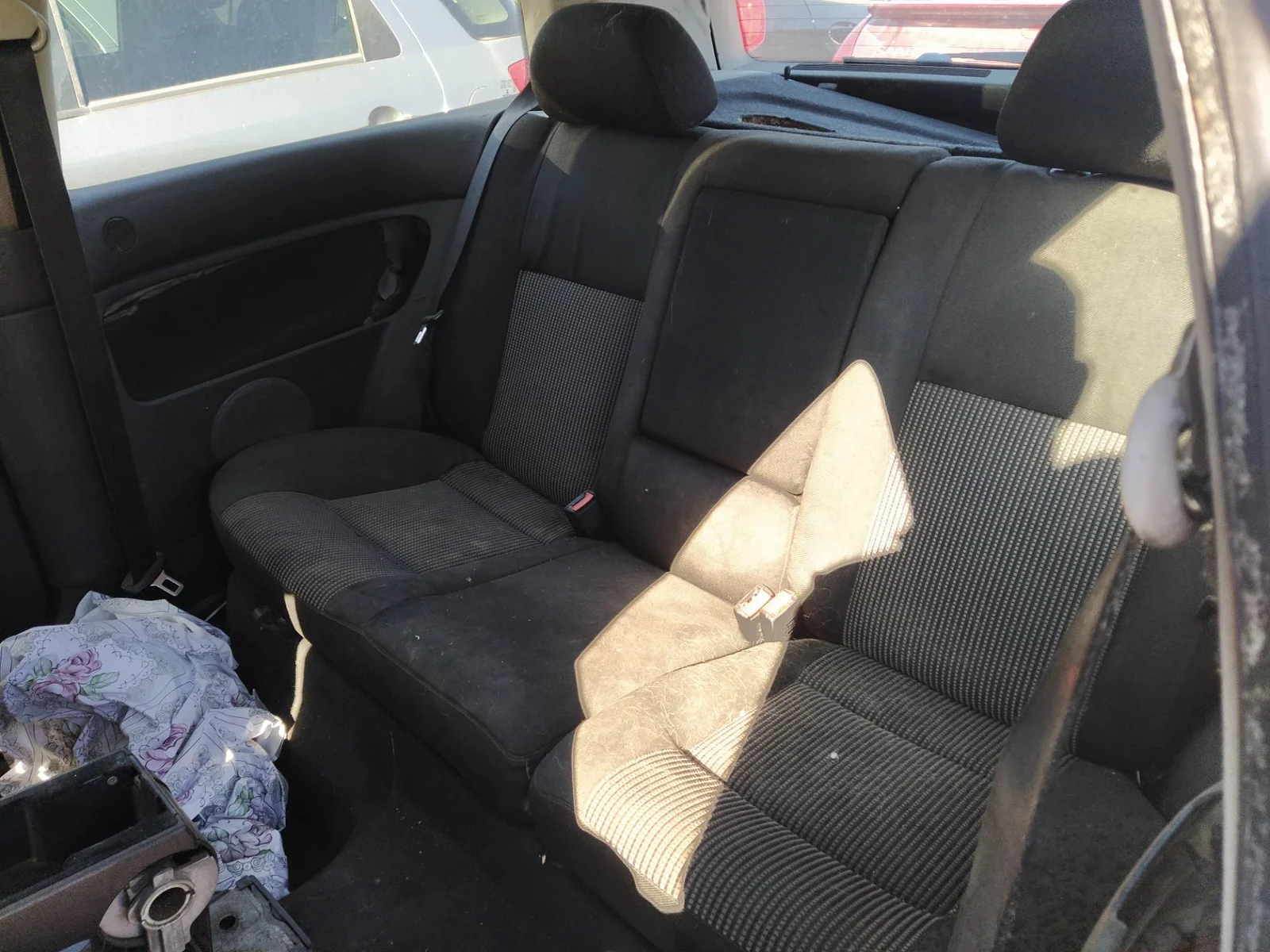 Foto de CINTURON SEGURIDAD TRASERO IZQUIERDO VOLKSWAGEN GOLF IV BERLINA (1J1)(10.1997) 1.6 16V (105 CV / 77 KW)