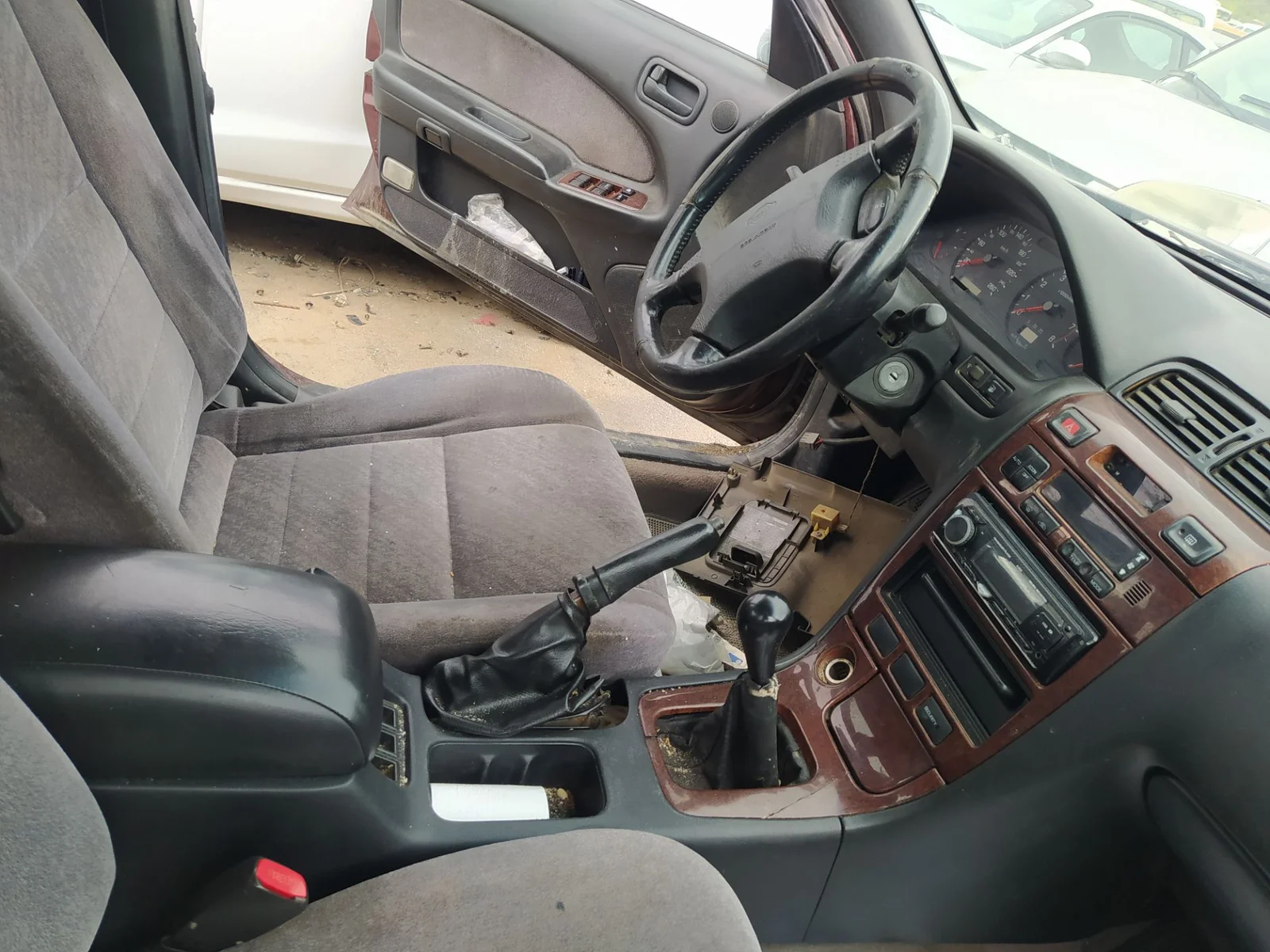 Foto de ENGANCHE CINTURON DELANTERO DERECHO NISSAN MAXIMA QX (A32) 2.0 V6 24V CAT (140 CV / 103 KW)