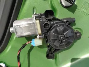Foto de MOTOR ELEVALUNAS DELANTERO IZQUIERDO PORSCHE MACAN (95BA) referencia 5Q0959802C foto 1