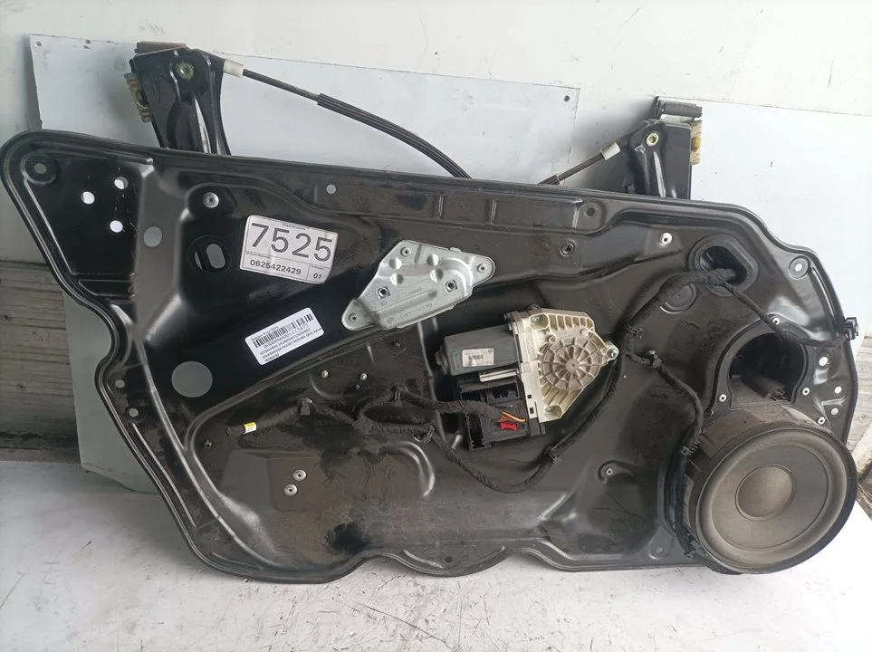 Foto de ELEVALUNAS DELANTERO IZQUIERDO VOLKSWAGEN PASSAT BERLINA (3C2) 2.0 TDI (140 CV / 103 KW) referencia 1K0959793L