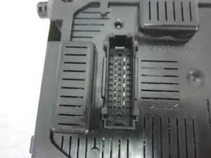 Foto de CAJA RELES / FUSIBLES RENAULT CLIO III 1.5 dCi Diesel (68 CV / 50 KW) referencia 8200652285 foto 6