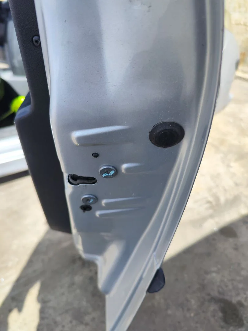 Foto de CERRADURA PUERTA DELANTERA DERECHA PEUGEOT 207 1.6 16V HDi (90 CV / 66 KW) referencia 9136W6