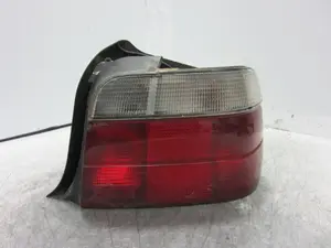 Foto de PILOTO TRASERO DERECHO BMW SERIE 3 COMPACTO (E36) 1.7 Turbodiesel CAT (90 CV / 66 KW) referencia 63216946534