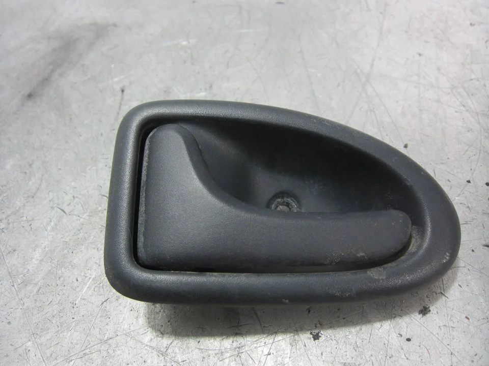 Foto de MANETA INTERIOR DELANTERA IZQUIERDA RENAULT CLIO II FASE II (B/CB0) 1.2 (58 CV / 43 KW) referencia 8200028994
