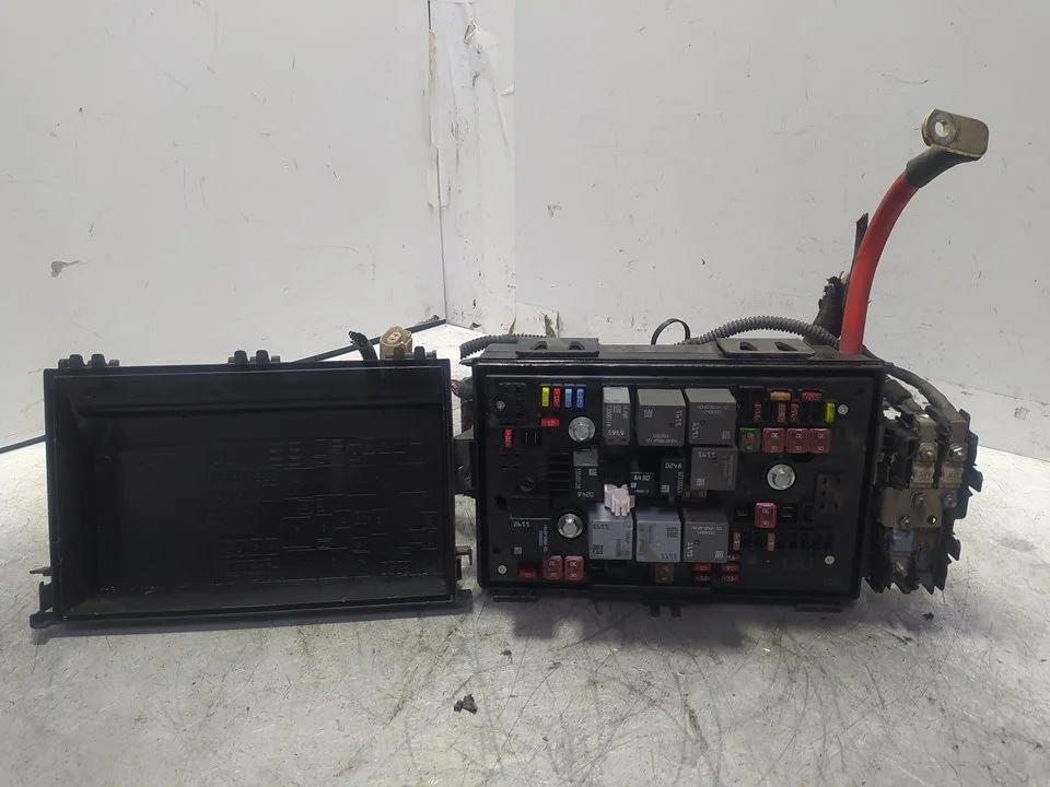 Foto de CAJA RELES / FUSIBLES OPEL ASTRA J BERLINA 5P 1.7 16V CDTI (110 CV / 81 KW) referencia 13313205