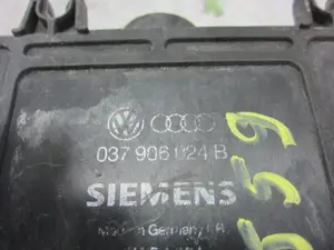 Foto de CENTRALITA MOTOR UCE VOLKSWAGEN GOLF III (1H1)(11.1991) 2.0 (116 CV / 85 KW) referencia 037906024B foto 2