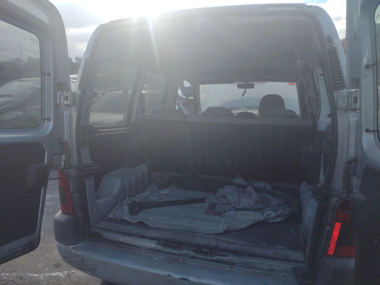 Foto de GOMAS CONTORNO PUERTA PEUGEOT PARTNER (S2) 1.9 Diesel (69 CV / 51 KW)