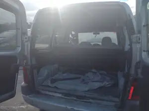 Foto de GOMAS CONTORNO PUERTA PEUGEOT PARTNER (S2) 1.9 Diesel (69 CV / 51 KW)