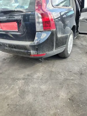Foto de PARAGOLPES TRASERO VOLVO V50 FAMILIAR 2.0 Diesel CAT (136 CV / 100 KW) foto 4