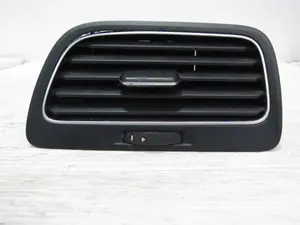 Foto de REJILLA DELANTERA VOLKSWAGEN GOLF VII BERLINA (BQ1/BE2) 1.6 TDI (116 CV / 85 KW) referencia 5G1819248 foto 1