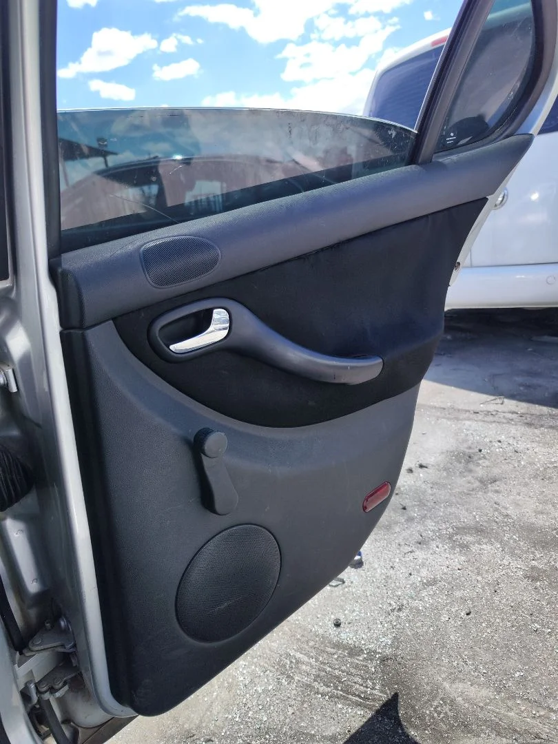 Foto de GUARNECIDO PUERTA TRASERA DERECHA SEAT LEON (1M1) 1.9 TDI (90 CV / 66 KW)