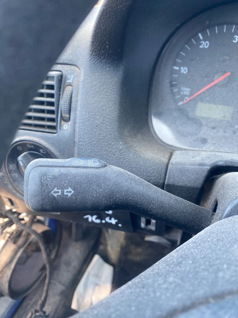 Foto de MANDO MULTIFUNCION VOLKSWAGEN GOLF IV BERLINA (1J1)(10.1997) 1.9 TDI (110 CV / 81 KW)