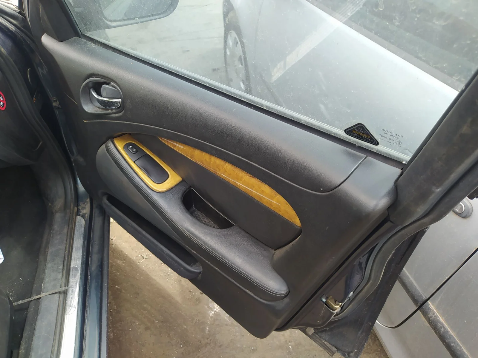 Foto de MANETA INTERIOR DELANTERA DERECHA JAGUAR S-TYPE (03.1999) 4.0 V8 32V CAT (276 CV / 203 KW)