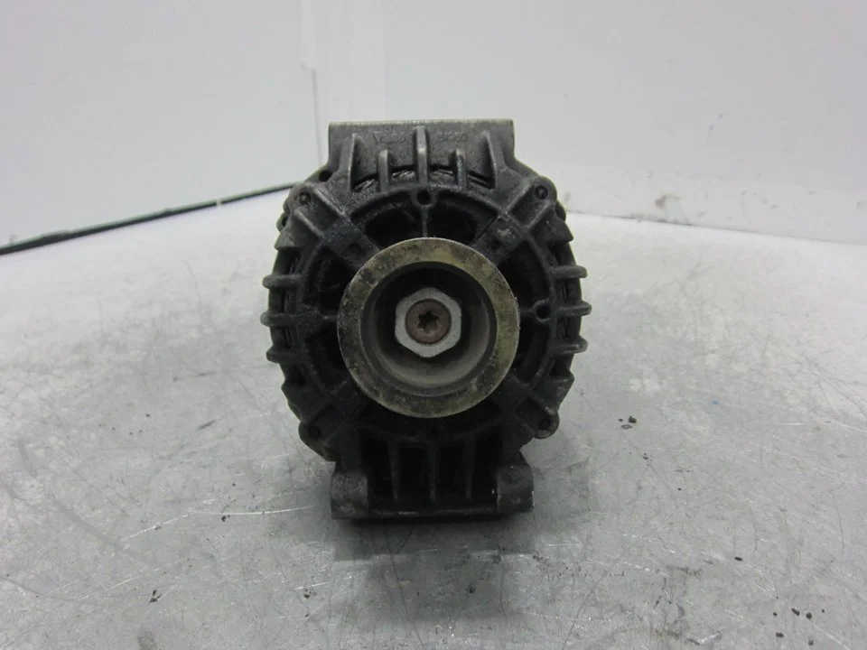 Foto de ALTERNADOR RENAULT SCENIC RX4 (JA0) 2.0 16V (139 CV / 102 KW) referencia 8200030635