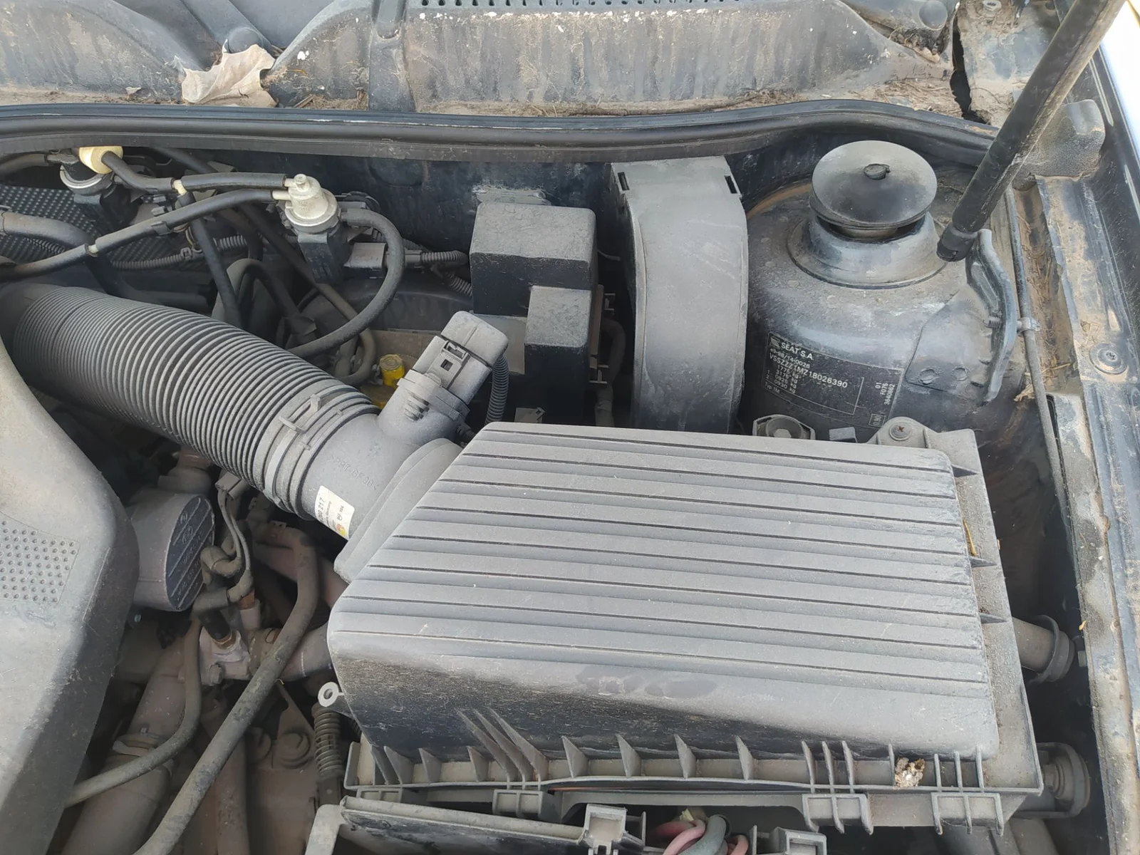 Foto de CAJA FILTRO AIRE SEAT LEON (1M1) 1.9 TDI (90 CV / 66 KW) referencia 1J0129607CG