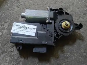 Foto de MOTOR ELEVALUNAS DELANTERO DERECHO OPEL KADETT E 1.6 Diesel (54 CV / 40 KW) referencia 0130821766 foto 1