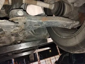 Foto de BRAZO SUSPENSION DELANTERO IZQUIERDO FORD FOCUS SPORTBREAK (CAP) 1.6 TDCi CAT (90 CV / 66 KW)