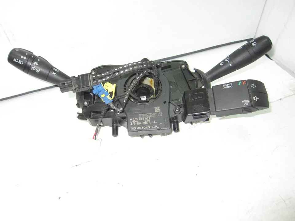 Foto de MANDO MULTIFUNCION RENAULT CLIO IV 1.5 dCi Diesel FAP (90 CV / 66 KW) referencia 255671