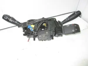 Foto de MANDO MULTIFUNCION RENAULT CLIO IV 1.5 dCi Diesel FAP (90 CV / 66 KW) referencia 255671