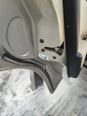 Foto de CERRADURA PUERTA TRASERA IZQUIERDA FORD MONDEO BERLINA (GE) 2.0 TDCi CAT (131 CV / 96 KW) referencia 4057986