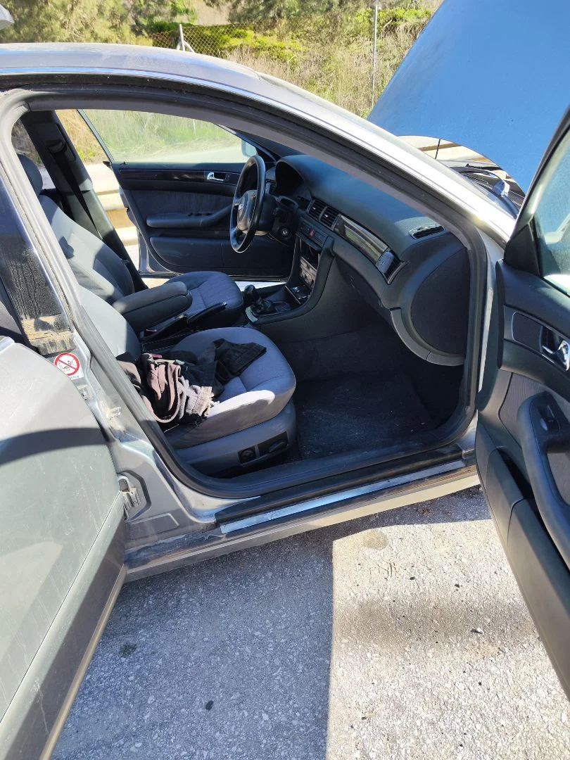 Foto de GOMAS CONTORNO PUERTA AUDI A6 BERLINA (4B2) 2.4 V6 30V (165 CV / 121 KW)