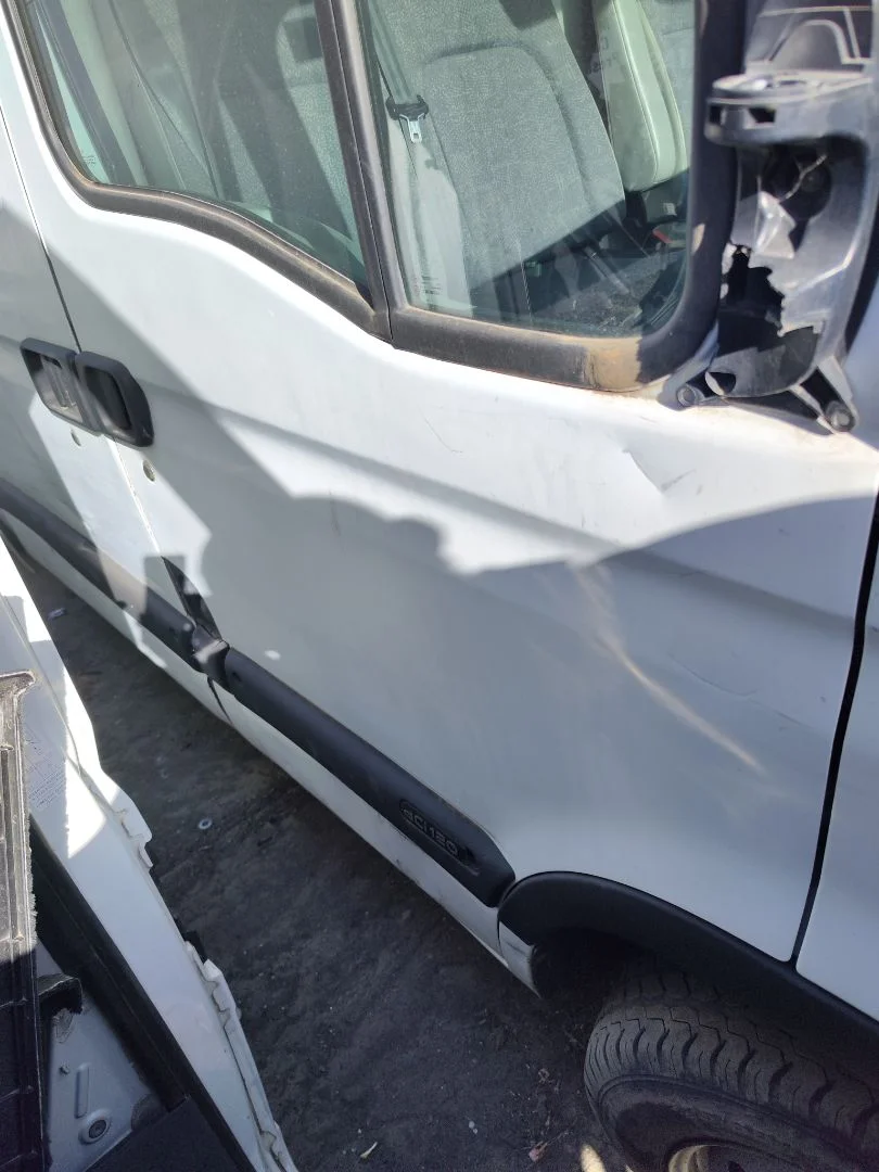 Foto de PUERTA DELANTERA DERECHA NISSAN INTERSTAR (X70) 2.5 dCi Diesel CAT (114 CV / 84 KW)