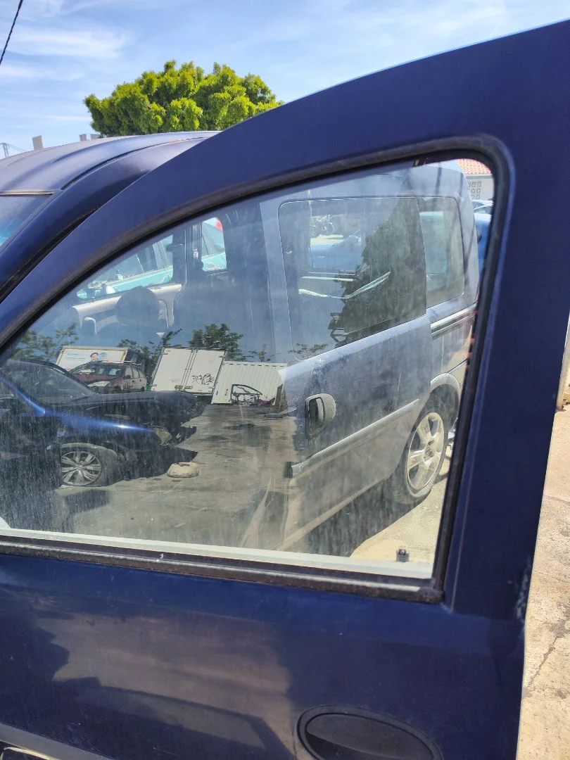 Foto de LUNA DELANTERA IZQUIERDA OPEL COMBO (CORSA C) 1.3 16V CDTI CAT (Z 13 DT / LN9) (69 CV / 51 KW) referencia 13205914