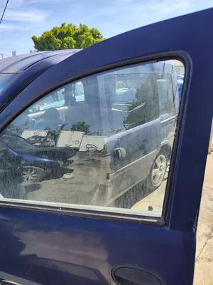 Foto de LUNA DELANTERA IZQUIERDA OPEL COMBO (CORSA C) 1.3 16V CDTI CAT (Z 13 DT / LN9) (69 CV / 51 KW) referencia 13205914