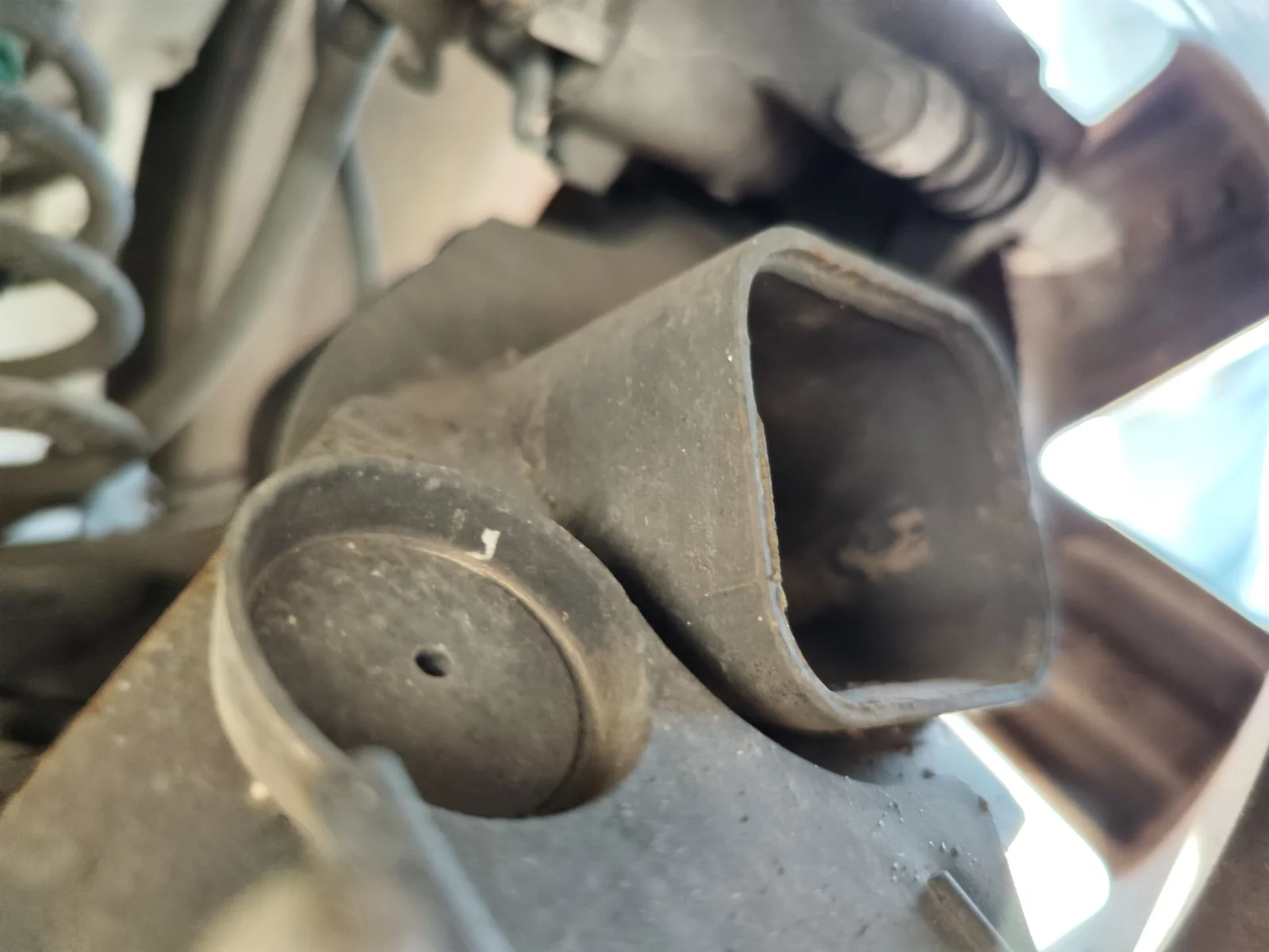 Foto de MANGUETA TRASERA DERECHA RENAULT MEGANE II BERLINA 5P 1.5 dCi Diesel (101 CV / 74 KW)