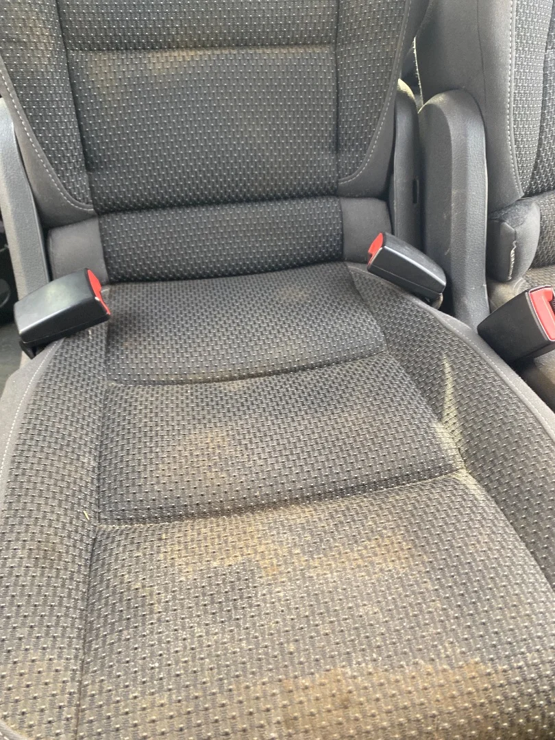 Foto de ENGANCHE CINTURON TRASERO IZQUIERDO VOLKSWAGEN TOURAN (1T3) 1.6 TDI DPF (105 CV / 77 KW)