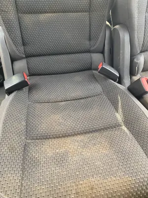 Foto de ENGANCHE CINTURON TRASERO IZQUIERDO VOLKSWAGEN TOURAN (1T3) 1.6 TDI DPF (105 CV / 77 KW)