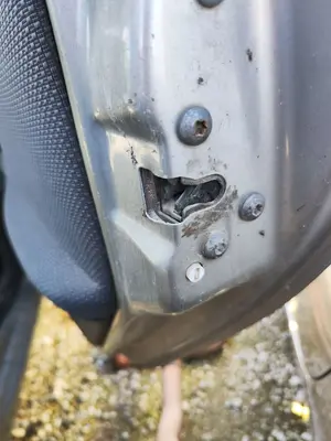 Foto de CERRADURA PUERTA TRASERA DERECHA FIAT II PUNTO (188) BERLINA 1.3 JTD CAT (69 CV / 51 KW)