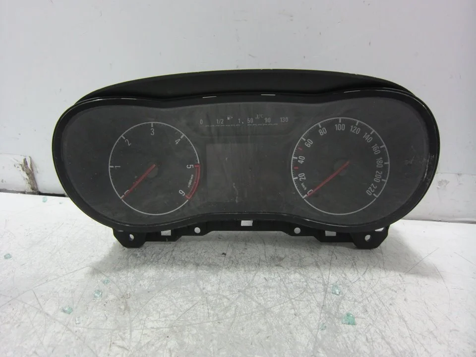 Foto de CUADRO INSTRUMENTOS OPEL CORSA E 1.2 (69 CV / 51 KW) referencia 367030224