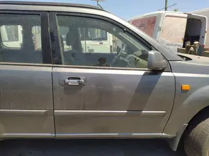 Foto de PUERTA DELANTERA DERECHA NISSAN X-TRAIL (T30) 2.2 16V Turbodiesel CAT (114 CV / 84 KW) referencia H010M8H7