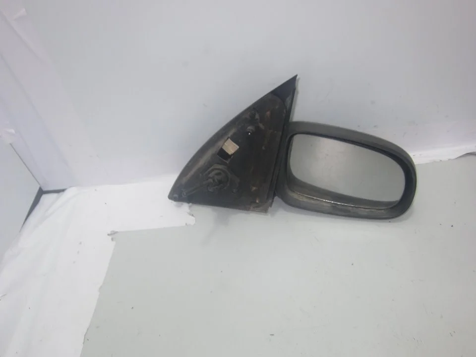 Foto de RETROVISOR DERECHO OPEL CORSA C 1.2 16V CAT (Z 12 XE / LW4) (75 CV / 55 KW) referencia 065022