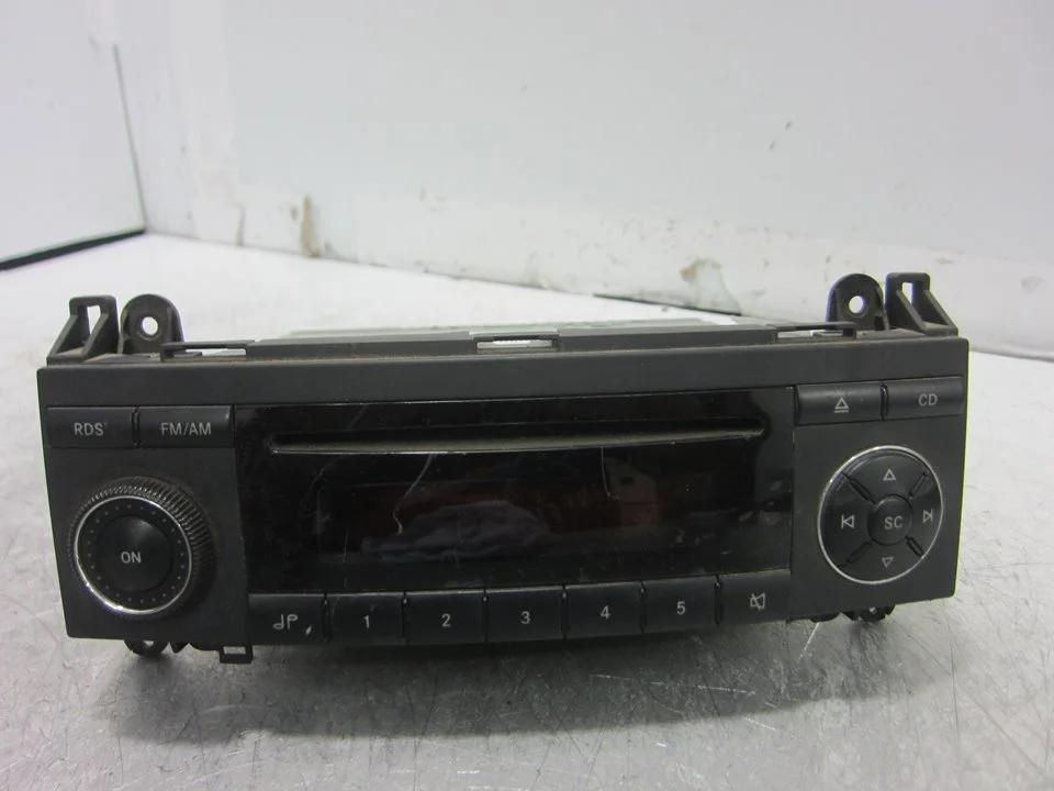 Foto de SISTEMA AUDIO / RADIO CD MERCEDES-BENZ CLASE A (BM 169) referencia A1698200086