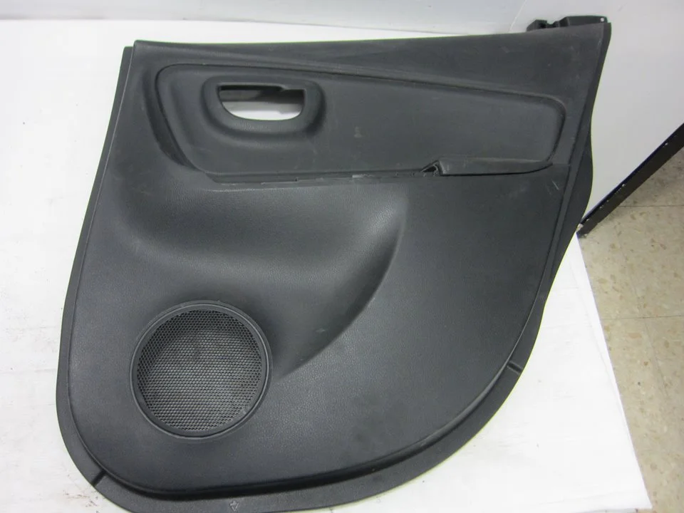 Foto de GUARNECIDO PUERTA TRASERA DERECHA TOYOTA YARIS (XP13) Híbrido 74 kW (1.5 Ltr. - 55 kW 16V) (101 CV / 74 KW) referencia 676140D560