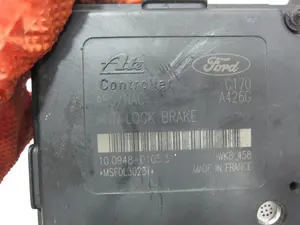 Foto de ABS FORD FOCUS BERLINA (CAK) 1.8 TDDI Turbodiesel CAT (90 CV / 66 KW) referencia 10094801053 foto 9