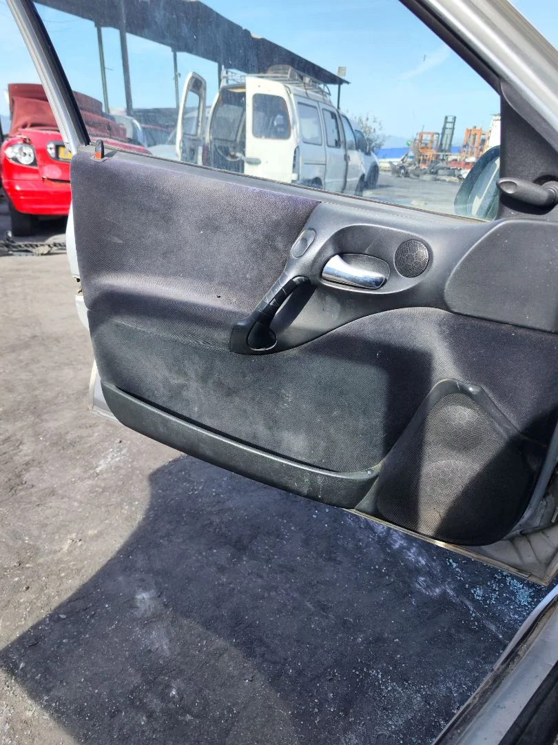 Foto de GUARNECIDO PUERTA DELANTERA IZQUIERDA OPEL VECTRA B BERLINA 2.0 DTI (101 CV / 74 KW) referencia 90432177