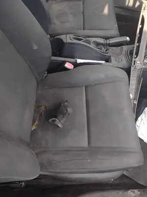 Foto de ASIENTO DELANTERO DERECHO RENAULT MEGANE III BERLINA 5P 1.5 dCi Diesel CAT (86 CV / 63 KW)